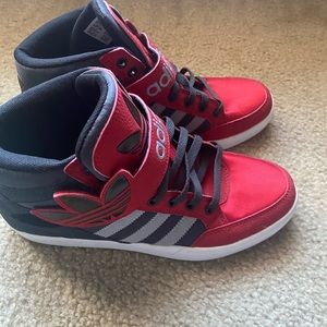 Worn 2xs!🔥. See pics, cleaning sneaker closet, too cute to just sit in closet!